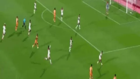 欧足联小蜘蛛争议：塞雷佐揭露图像疑未二触，库尔图瓦言论宜谨慎